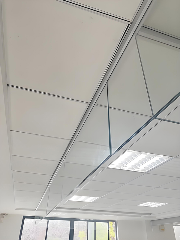 贵南玻璃贵南挡烟垂壁