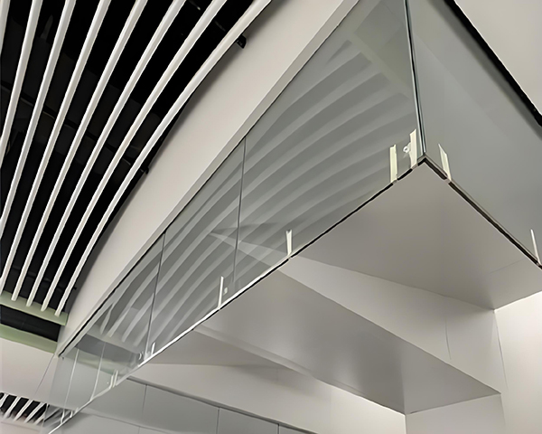 贵南玻璃贵南挡烟垂壁