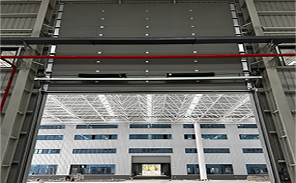 贵南工业提升门