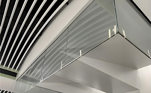 贵南玻璃挡烟垂壁