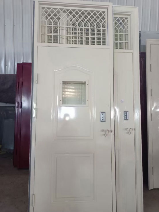 贵南学校教室门