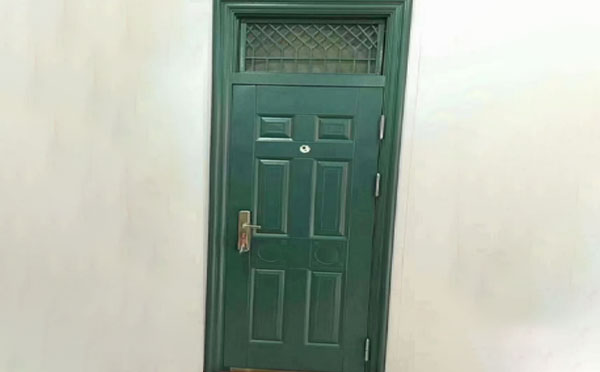 贵南学校教室门