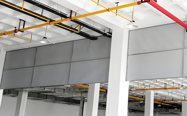 商场防烟分区常闭节点：贵南挡烟垂壁高度与控制器接线图解