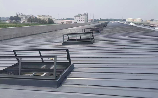 某中学室内体育馆贵南排烟窗改造项目