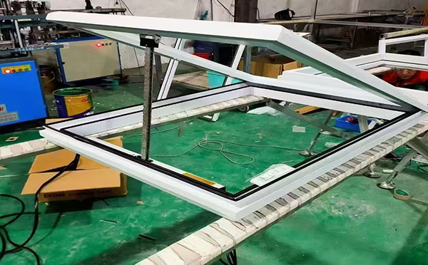 某地下车库出入口贵南排烟窗配置工程