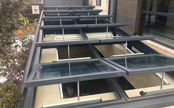 某轨道交通车辆维修车间贵南排烟窗应用