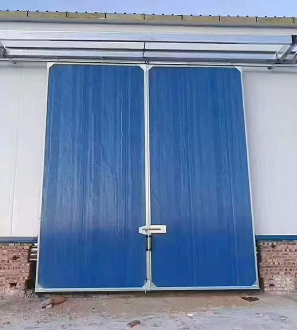 贵南工业门在大型仓储物流通道中的应用实例