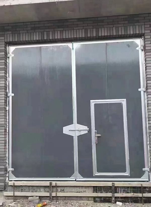 贵南工业平开门在大型设备制造车间的应用实例