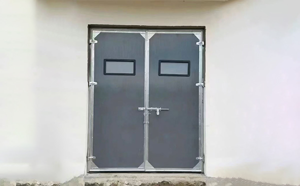 贵南工业门在高温作业区域的运行表现